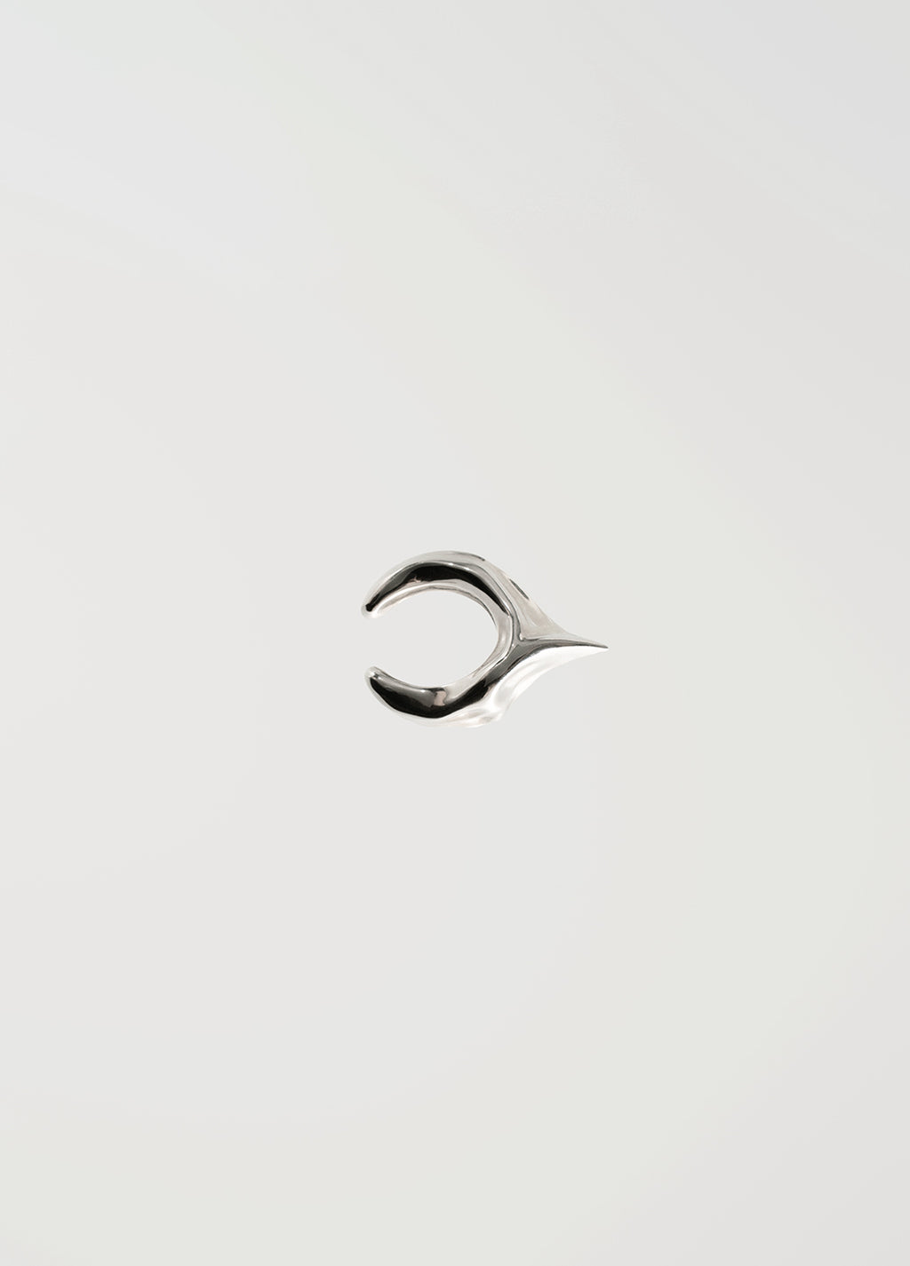 1.1 Trapa Ear Cuff
