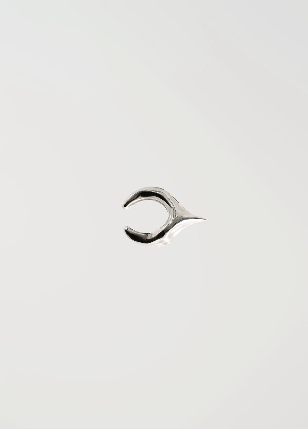 1.1 Trapa Ear Cuff