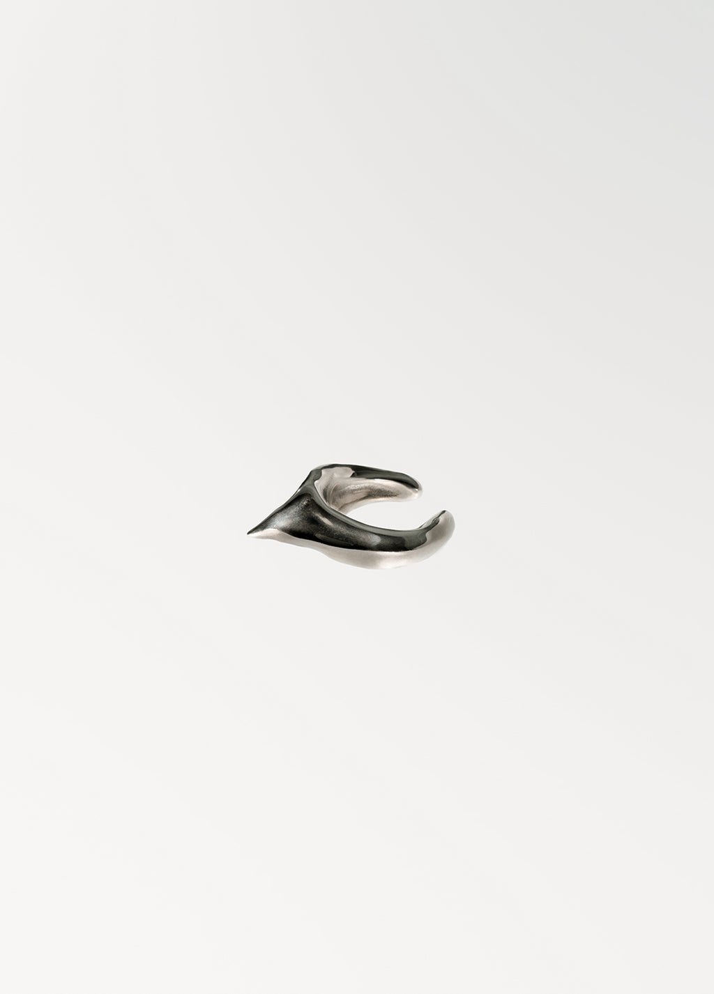 1.1 Trapa Ear Cuff