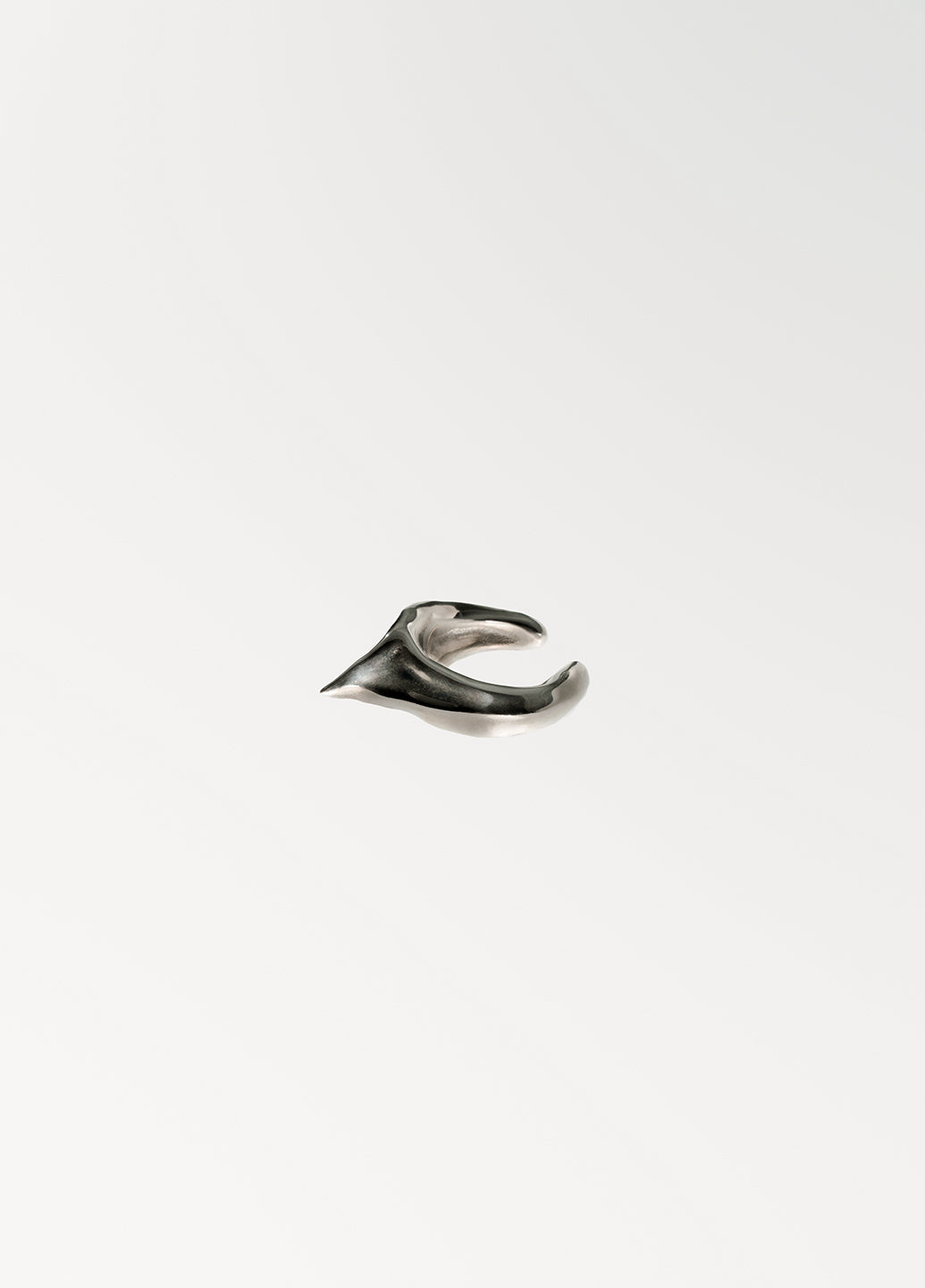1.1 Trapa Ear Cuff